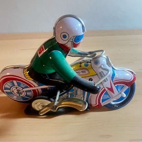 1970s CLOCKWORK TIN WINDUP CIRCLING MS-702 TOY MOTORCYCLE, CHINA 602, VINTAGE - Picture 3 of 10